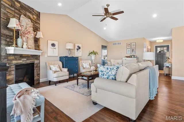 $425,000 | 325 McClelland Drive, Troy, IL 62294