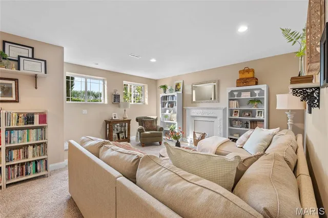 $425,000 | 325 McClelland Drive, Troy, IL 62294