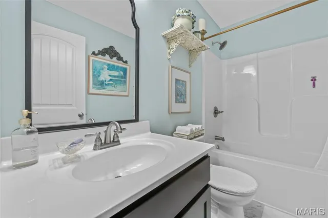 $425,000 | 325 McClelland Drive, Troy, IL 62294