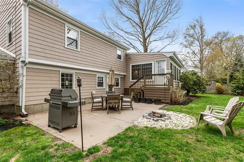 $899,000 | 7 Meadowbrook Drive, Barrington, RI 02806