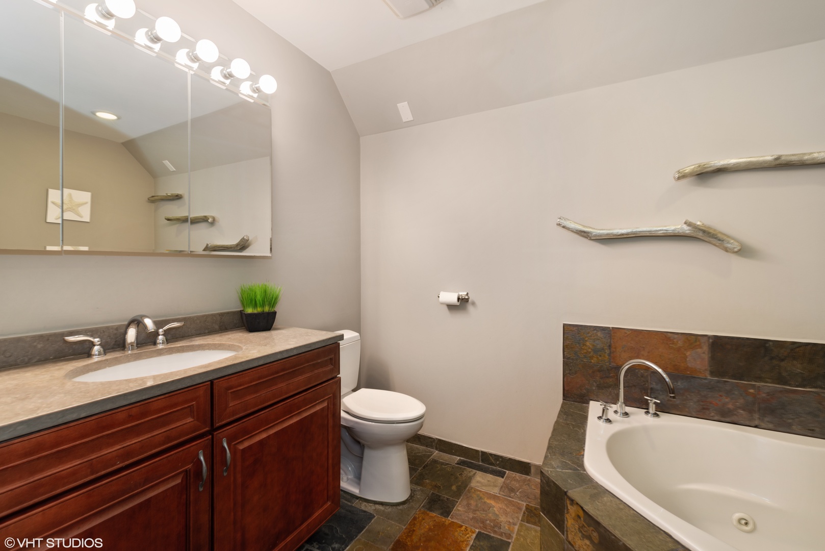 2430 West Iowa Street, Unit 1 Chicago, IL 60622 - Photo 14 of 17