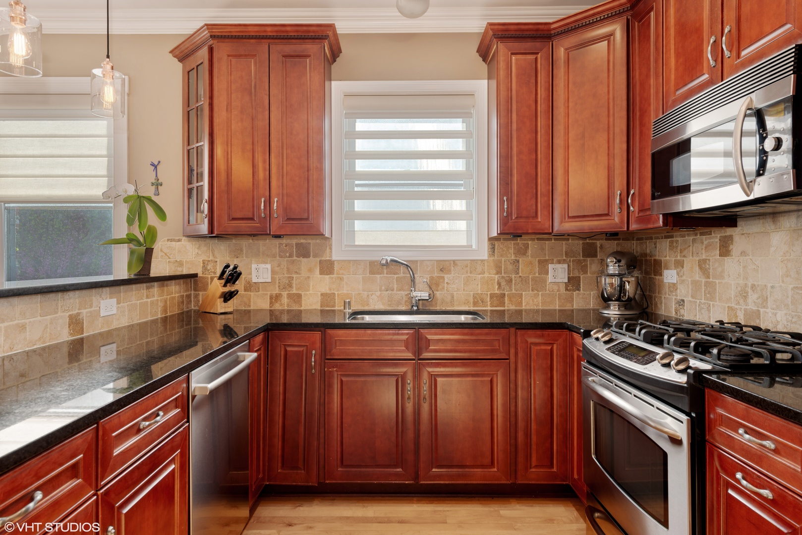 2430 West Iowa Street, Unit 1 Chicago, IL 60622 - Photo 5 of 17