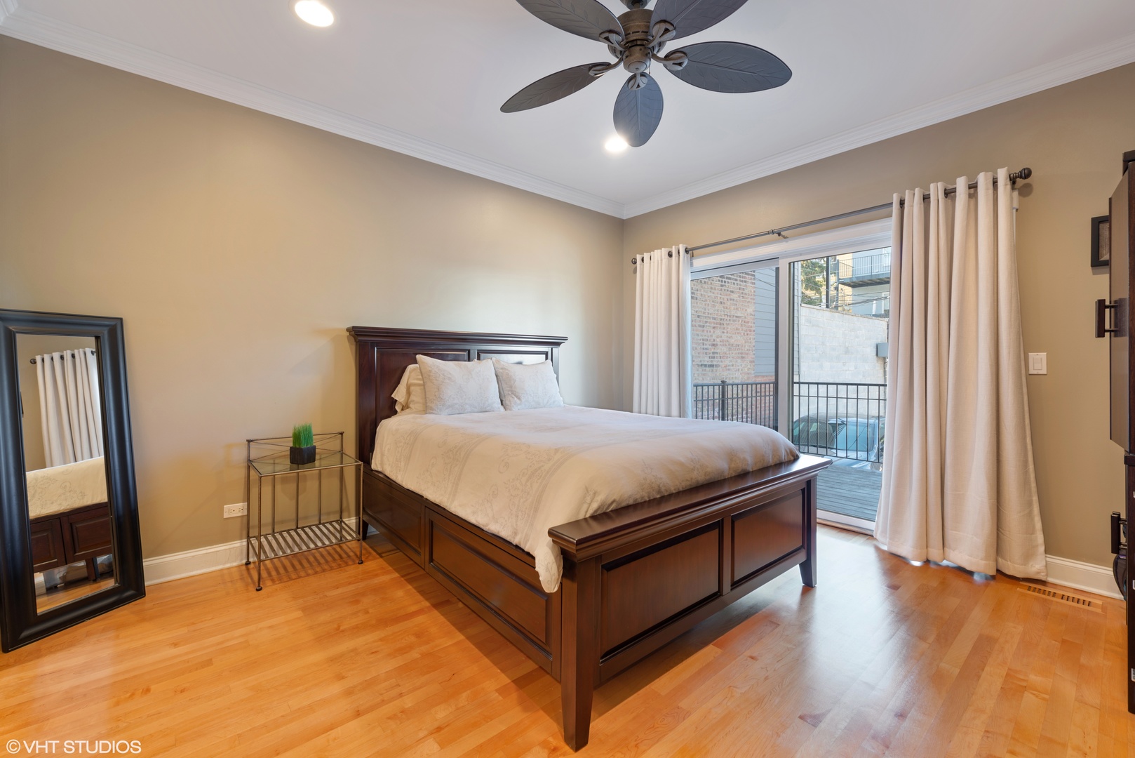 2430 West Iowa Street, Unit 1 Chicago, IL 60622 - Photo 8 of 17