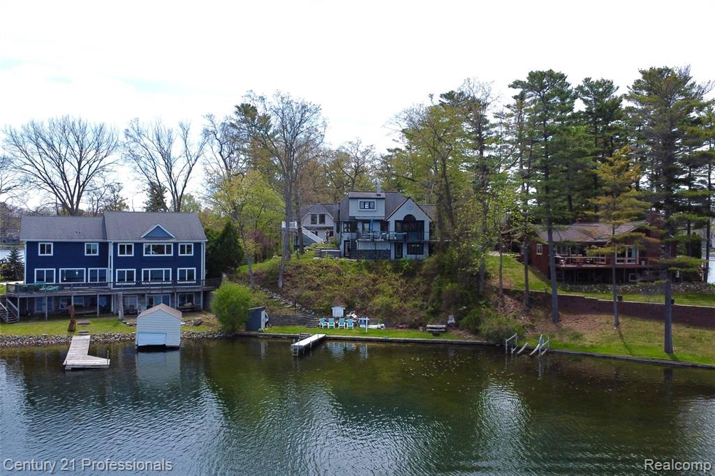 910 Pine Tree Road West Lake Orion, MI 48362 - Photo 51 of 52 Gallery Image 51