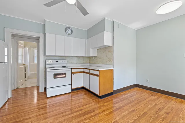 $2,500 | 135 Dover Road, West Hartford, CT 06119