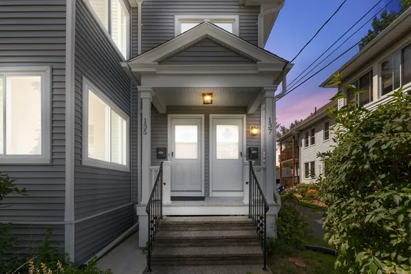 a view of entryway front of house