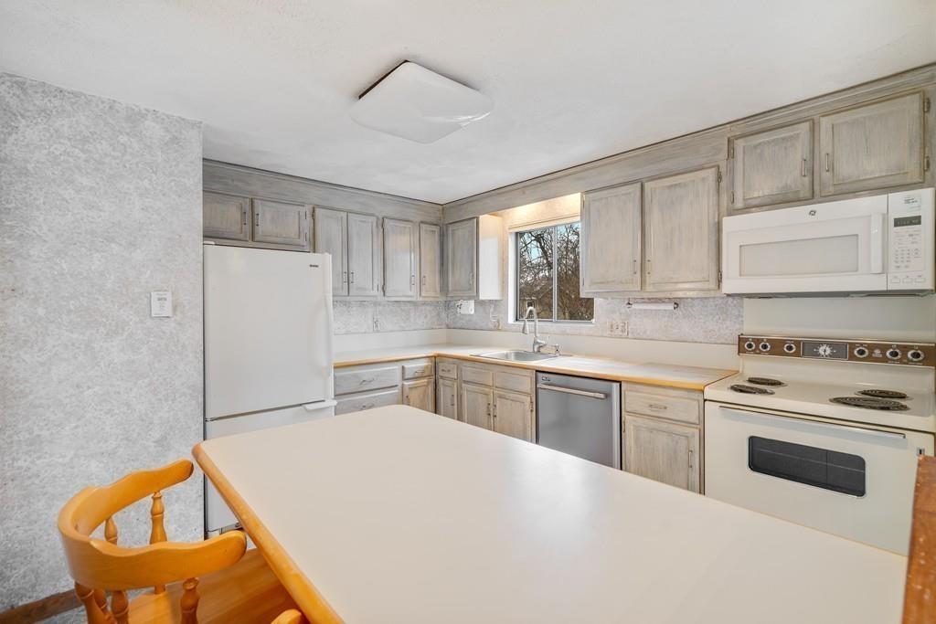 18 Leonard Road Framingham, MA 01701 - Photo 4 of 42 Gallery Image 4