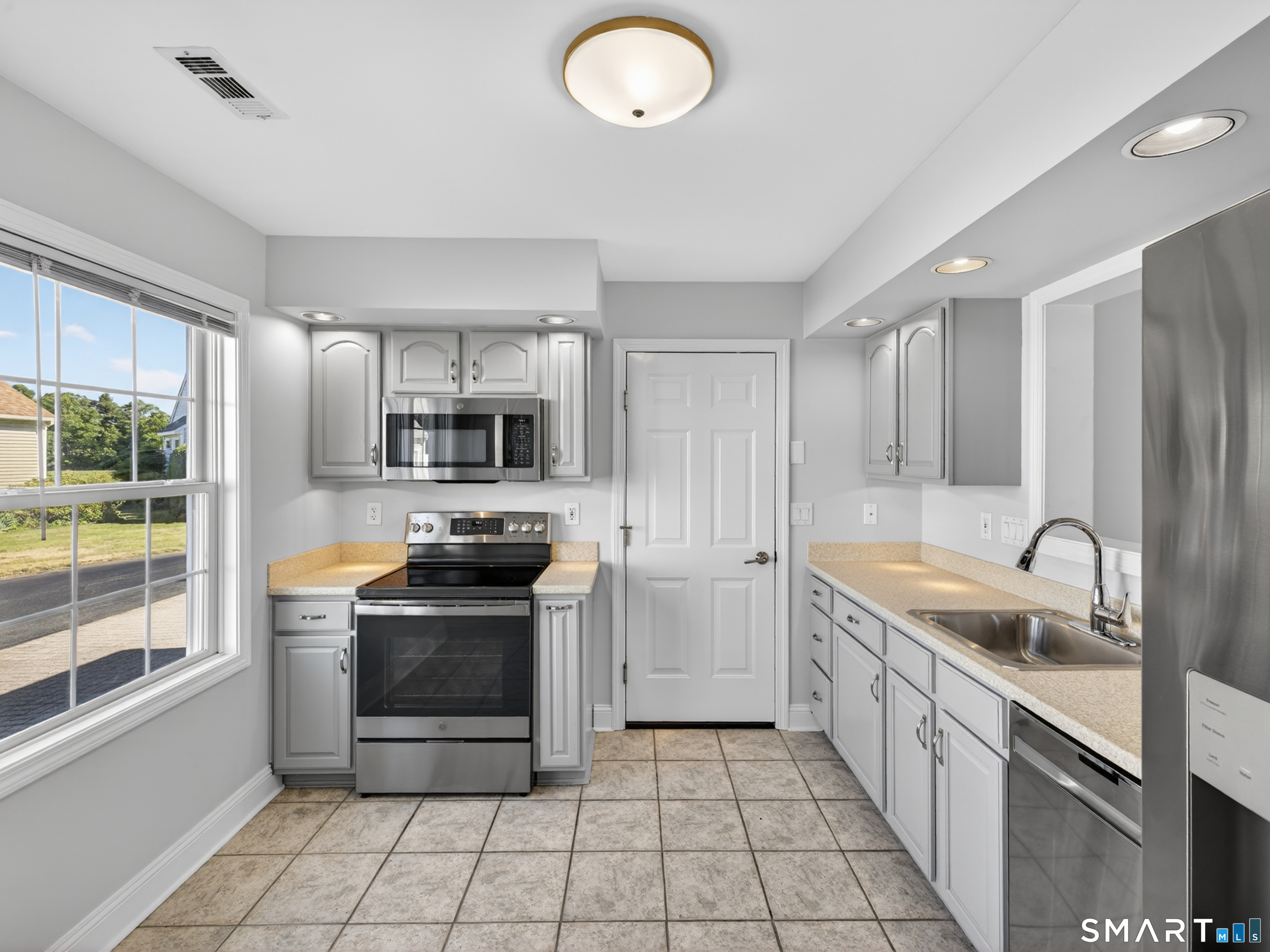 15 Silverbrook Lane, Unit 15 Clinton, CT 06413 - Photo 5 of 40
