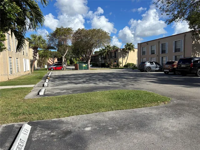 $2,400 | 10806 North Kendall Drive, Unit P26, Miami, FL 33176