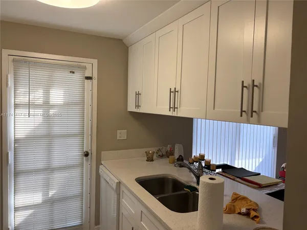 $2,400 | 10806 North Kendall Drive, Unit P26, Miami, FL 33176