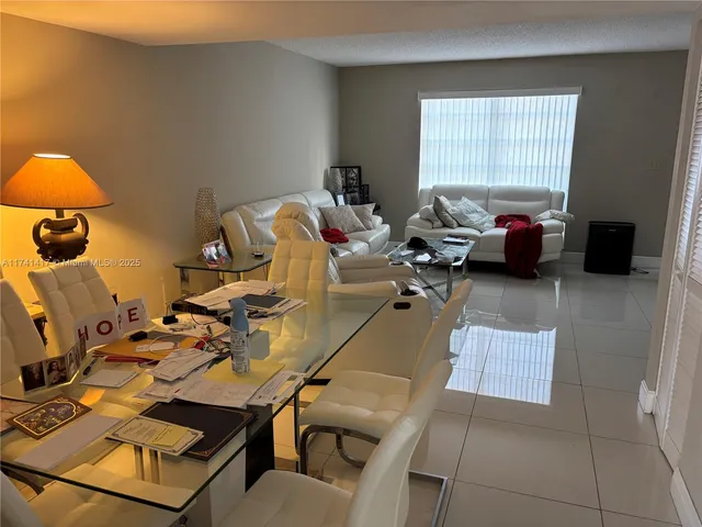 $2,400 | 10806 North Kendall Drive, Unit P26, Miami, FL 33176