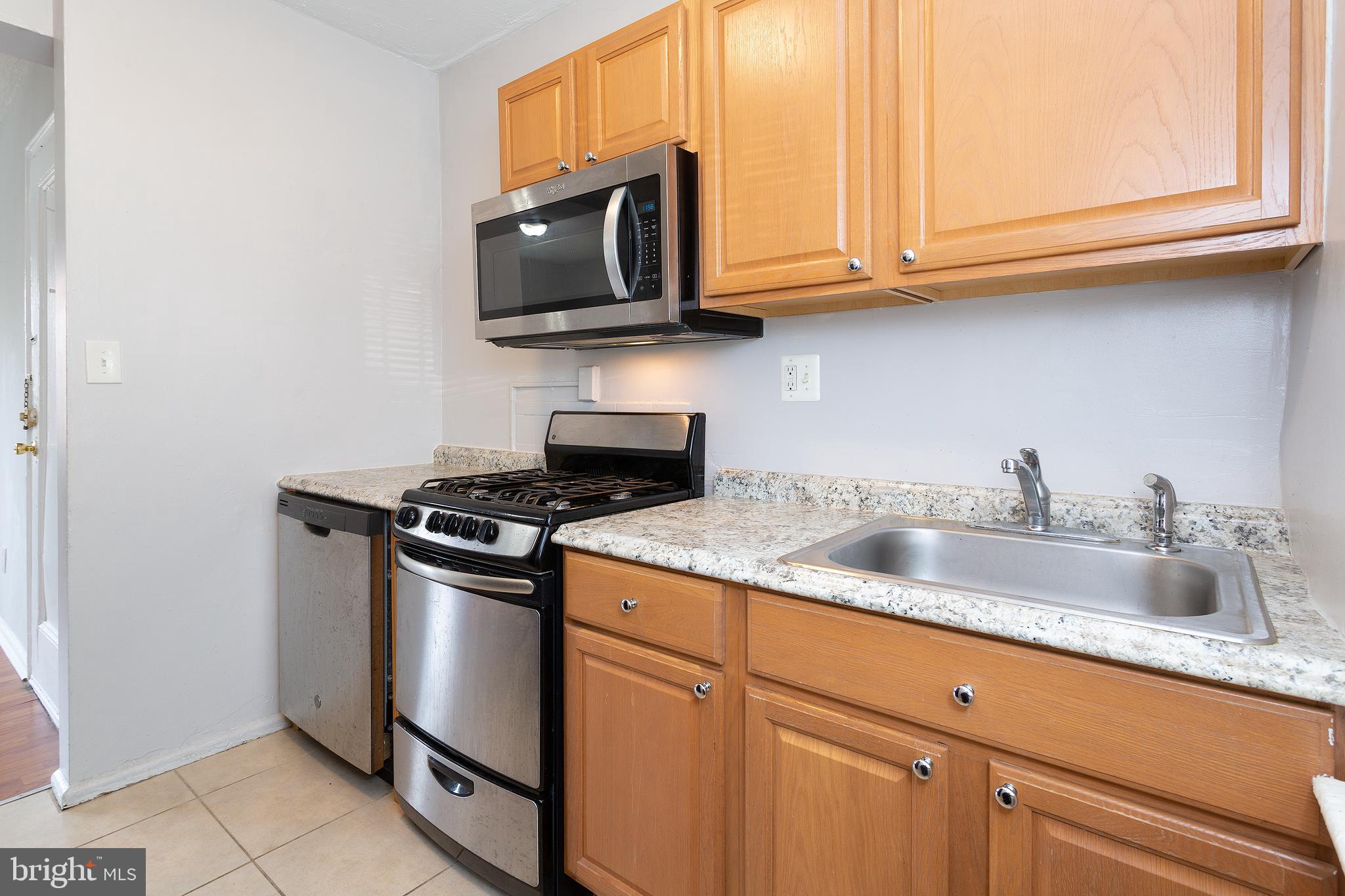 2415 Ontario Road Northwest, Unit 102 Washington, DC 20009 - Photo 7 of 27 Kitchen