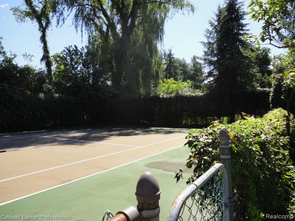 4785 Dover Road Bloomfield Hills, MI 48304 - Photo 4 of 48 Tennis Anyone?