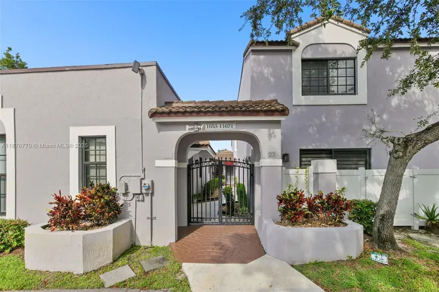 $395,000 | 11657 Northwest 11th Street, Pembroke Pines, FL 33026