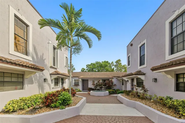 $395,000 | 11657 Northwest 11th Street, Pembroke Pines, FL 33026