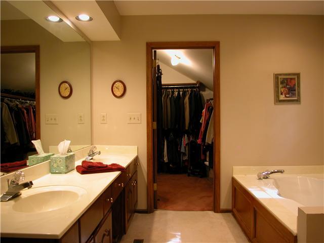 24 Forest Ridge Court Powell, OH 43065 - Photo 14 of 18