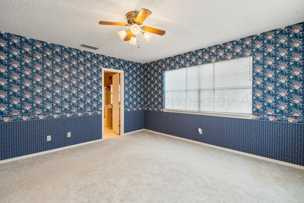 en view of an empty room with a window