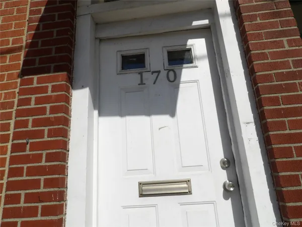 $2,400 | 170 North Wellwood Avenue, Lindenhurst, NY 11757