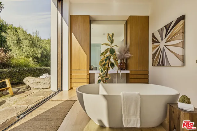 $21,500,000 | 28837 Selfridge Drive, Malibu, CA 90265