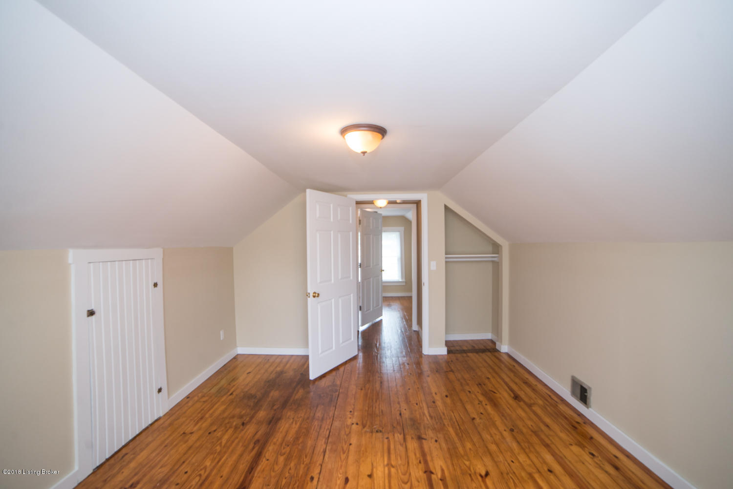 4106 Riedley Road Louisville, KY 40216 - Photo 29 of 39 2nd Bedroom upstairs