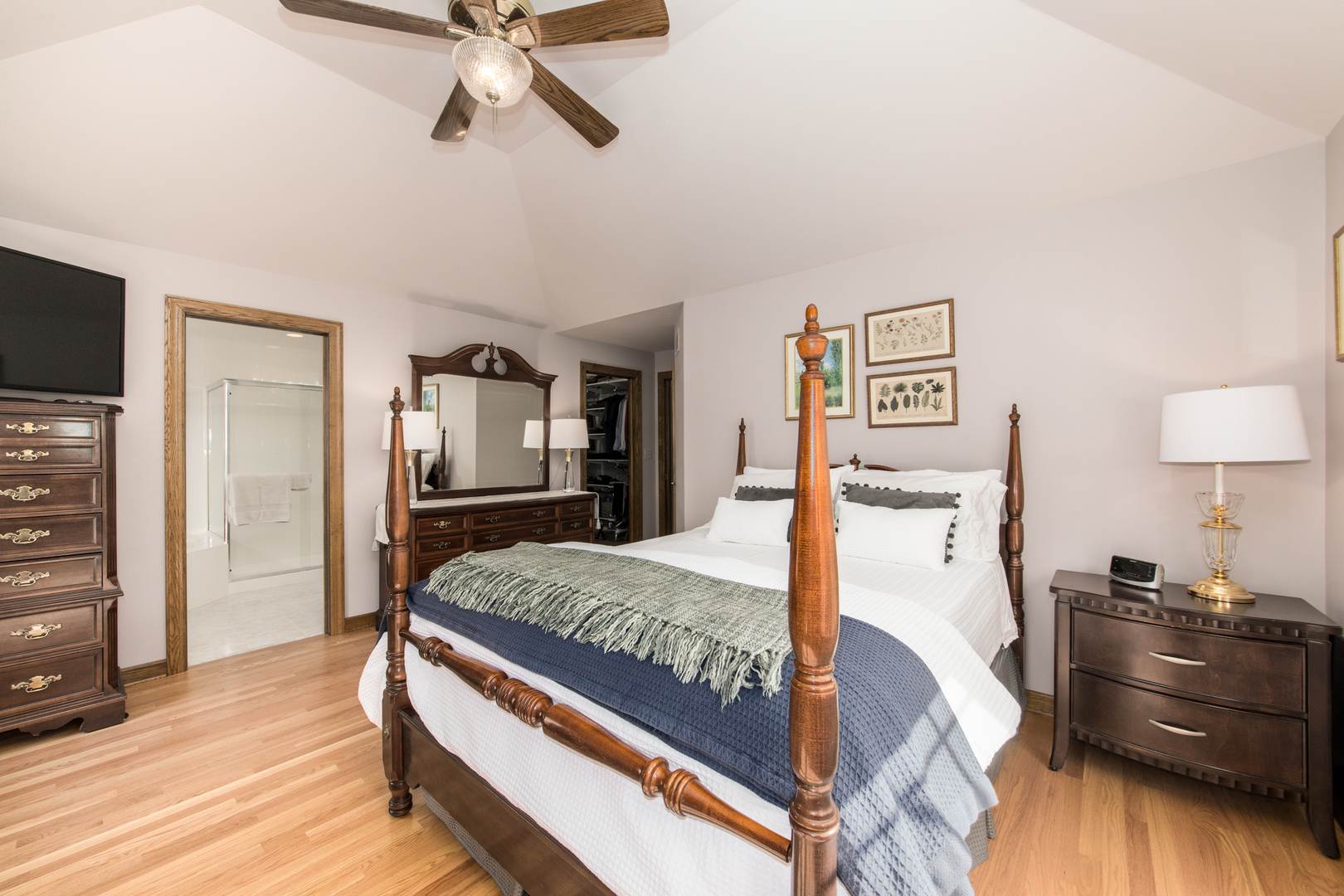 408 North Seminary Avenue Park Ridge, IL 60068 - Photo 15 of 26 a bed room with a bed and a television