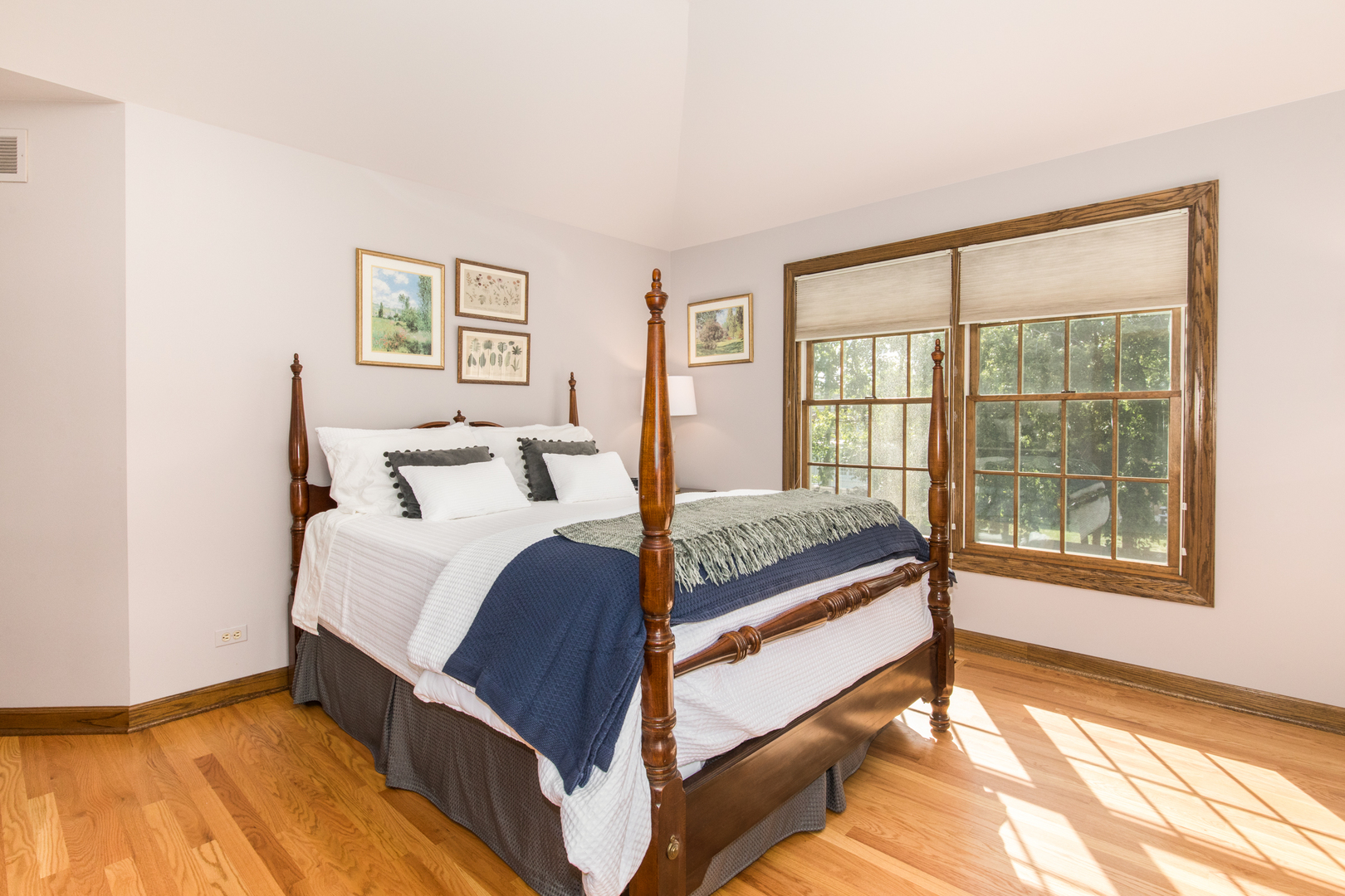 408 North Seminary Avenue Park Ridge, IL 60068 - Photo 16 of 26 a bedroom with a bed and a window