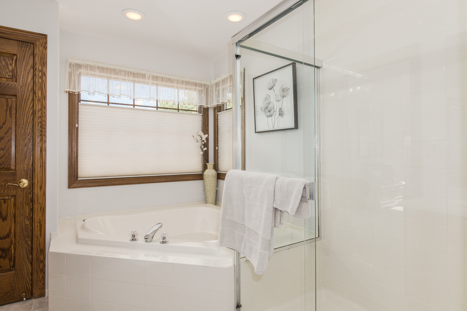 408 North Seminary Avenue Park Ridge, IL 60068 - Photo 20 of 26 a bathroom with a sink and a mirror