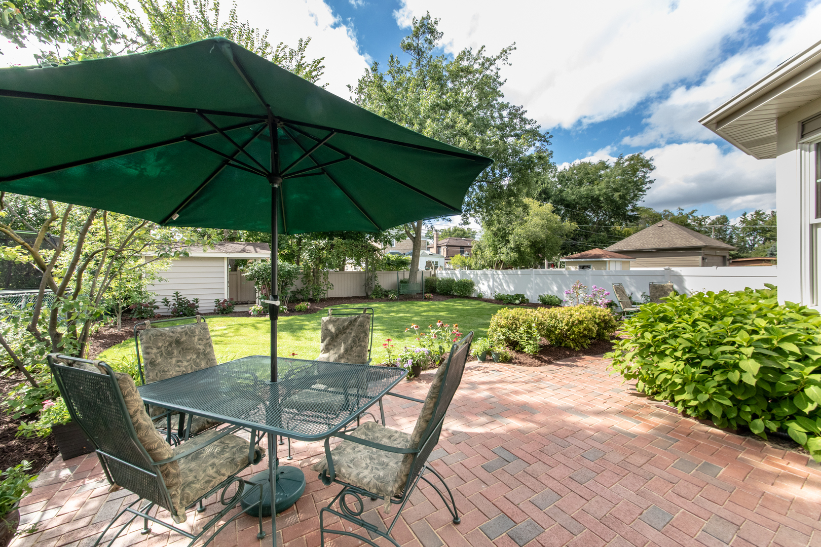 408 North Seminary Avenue Park Ridge, IL 60068 - Photo 25 of 26 a view of patio with chairs and table under an umbrella
