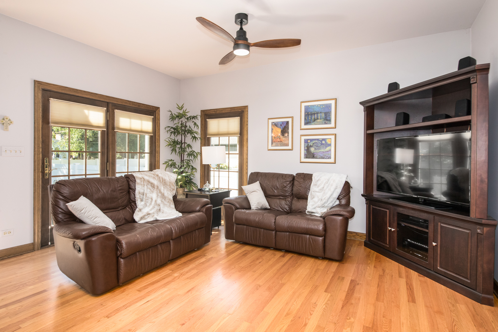 408 North Seminary Avenue Park Ridge, IL 60068 - Photo 9 of 26 a living room with furniture and a flat screen tv