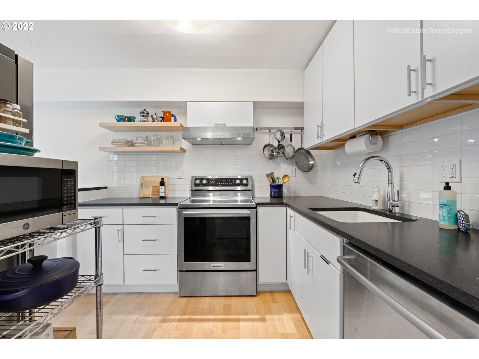 2021 Southwest Main Street, Unit 27 Portland, OR 97205 - Photo 11 of 32 Gallery Image 11