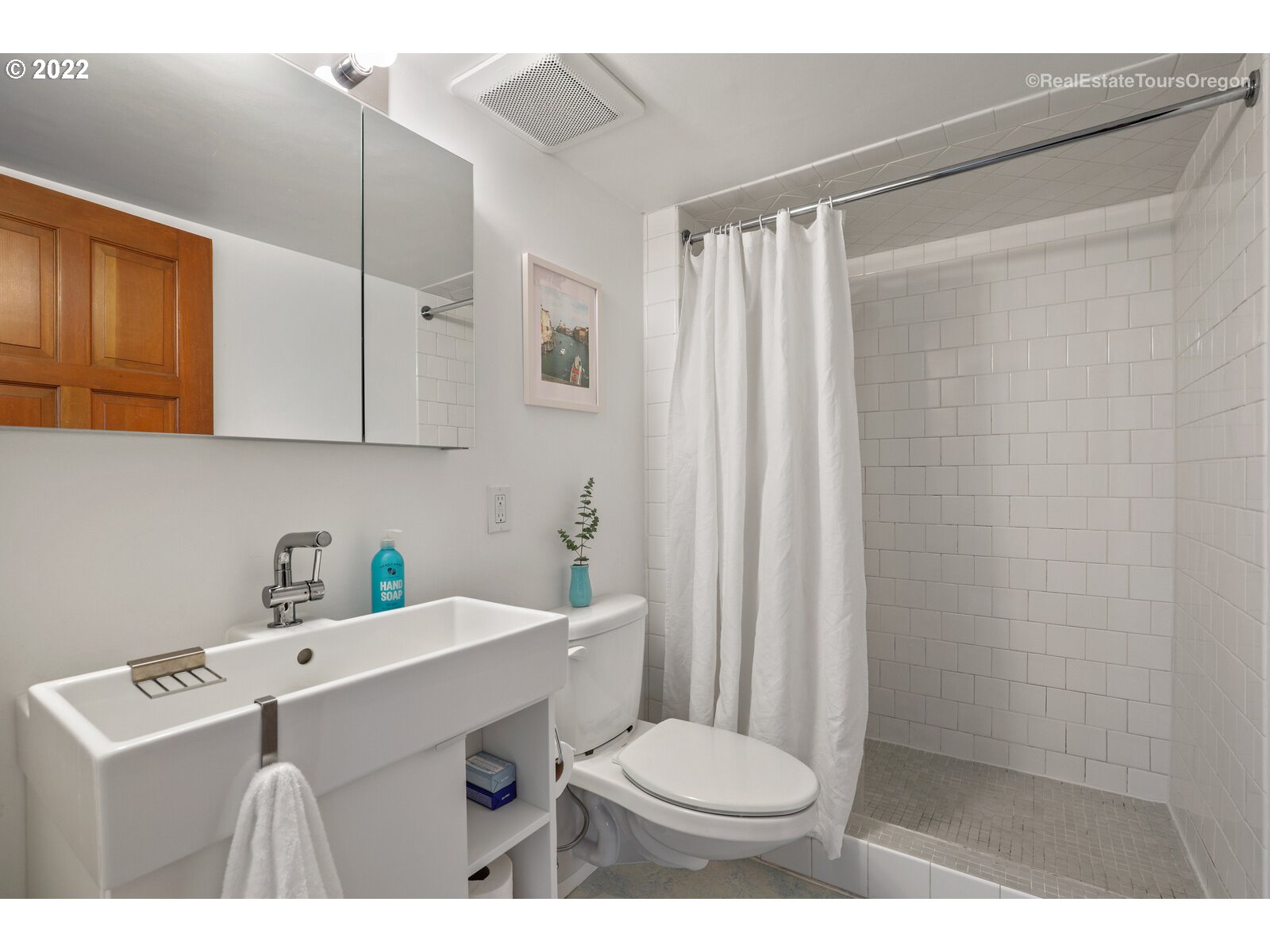 2021 Southwest Main Street, Unit 27 Portland, OR 97205 - Photo 17 of 32 Gallery Image 17