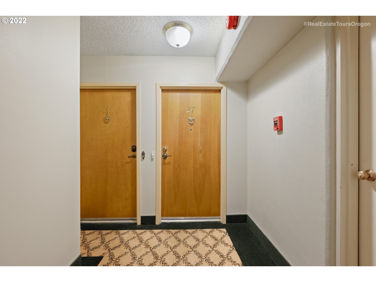 2021 Southwest Main Street, Unit 27 Portland, OR 97205 - Photo 3 of 32 Gallery Image 3