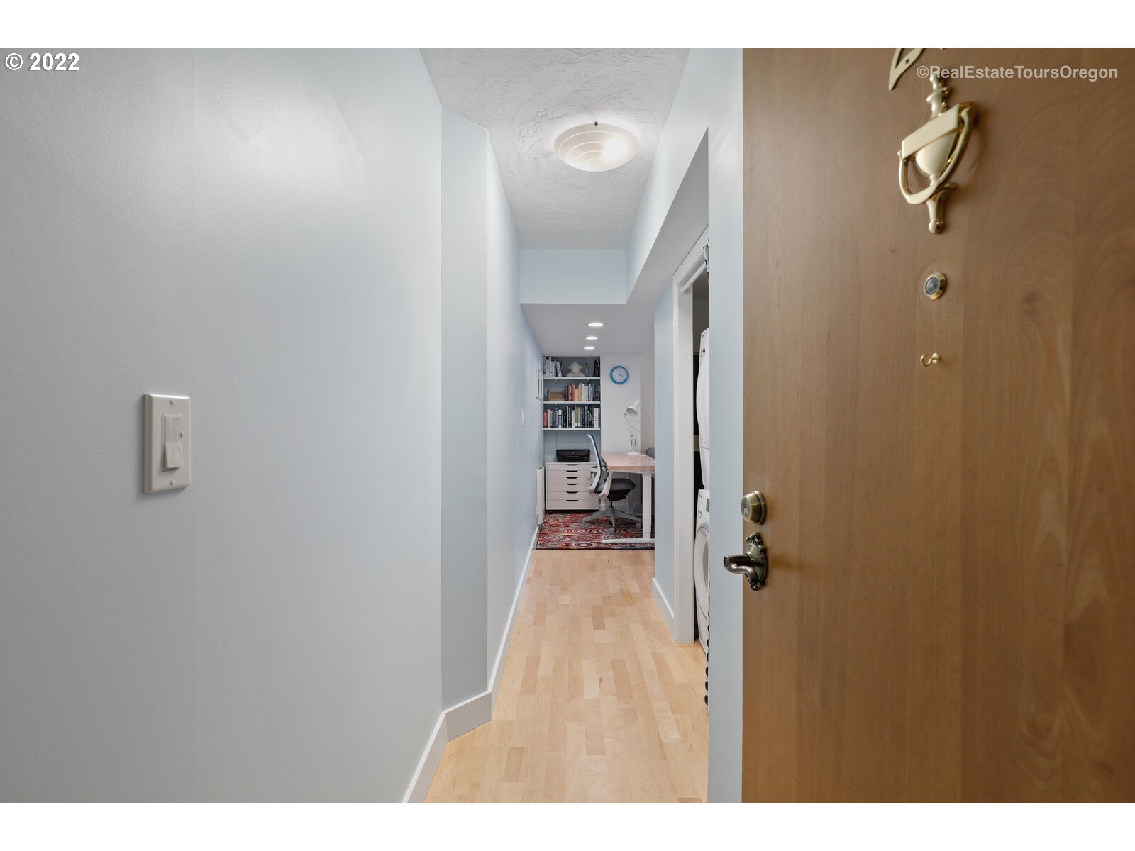 2021 Southwest Main Street, Unit 27 Portland, OR 97205 - Photo 4 of 32 Gallery Image 4