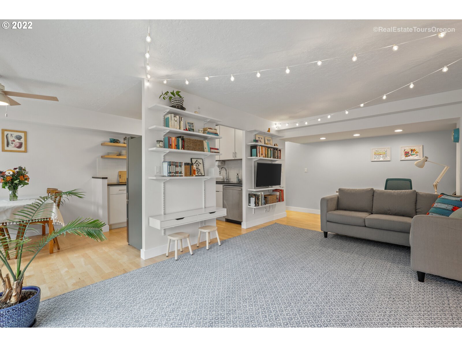 2021 Southwest Main Street, Unit 27 Portland, OR 97205 - Photo 6 of 32 Gallery Image 6