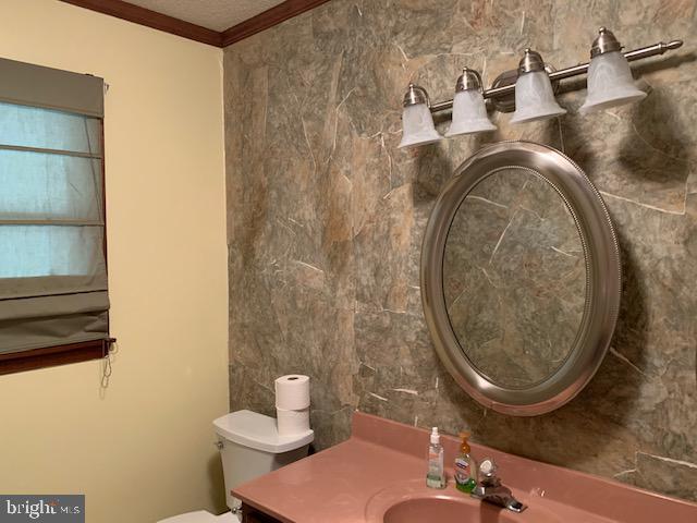 120 Lums Pond Road Bear, DE 19701 - Photo 12 of 28 Powder room on main floor.