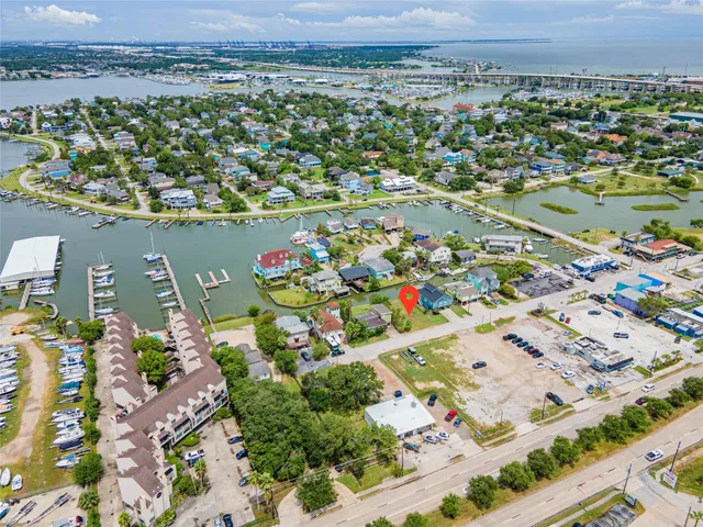 $249,000 | 1014 Aspen Road, Clear Lake Shores, TX 77565