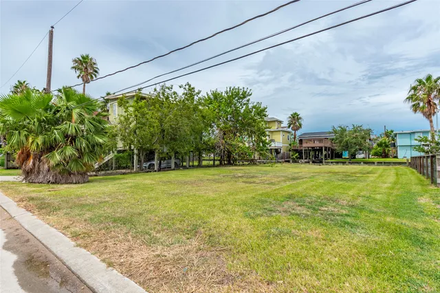 $249,000 | 1014 Aspen Road, Clear Lake Shores, TX 77565