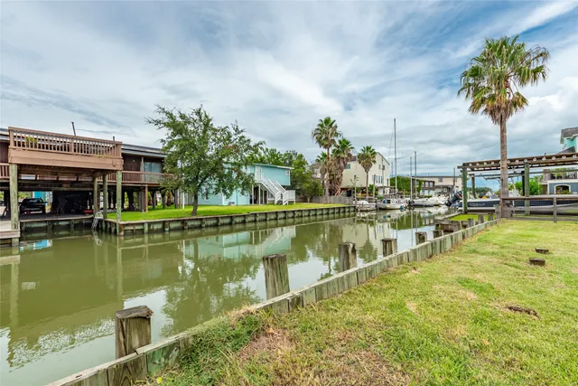 $249,000 | 1014 Aspen Road, Clear Lake Shores, TX 77565