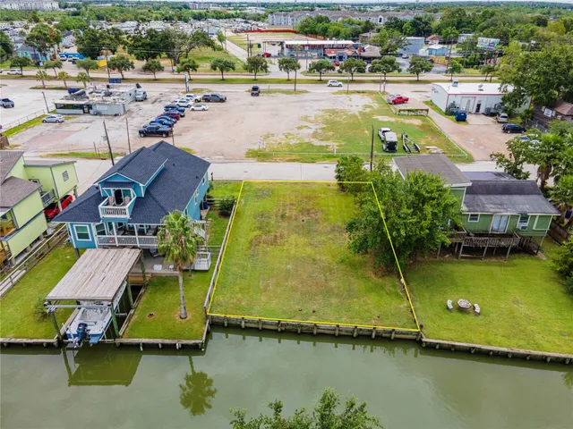 $249,000 | 1014 Aspen Road, Clear Lake Shores, TX 77565