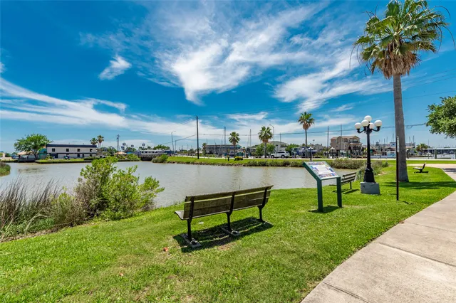 $249,000 | 1014 Aspen Road, Clear Lake Shores, TX 77565