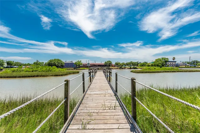 $249,000 | 1014 Aspen Road, Clear Lake Shores, TX 77565