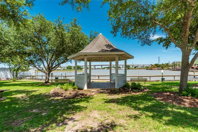$249,000 | 1014 Aspen Road, Clear Lake Shores, TX 77565