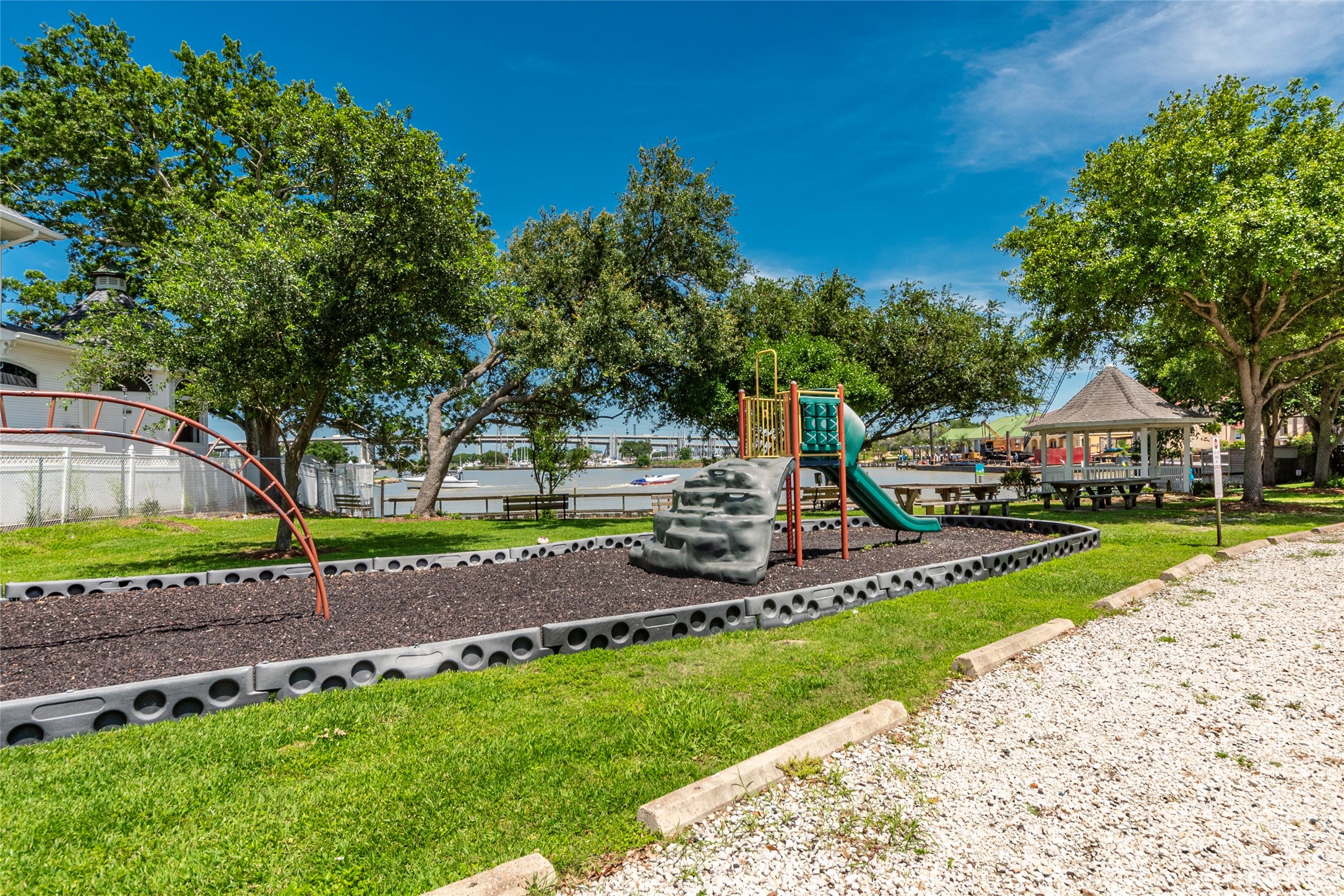 1014 Aspen Road Clear Lake Shores, TX 77565 - Photo 25 of 28