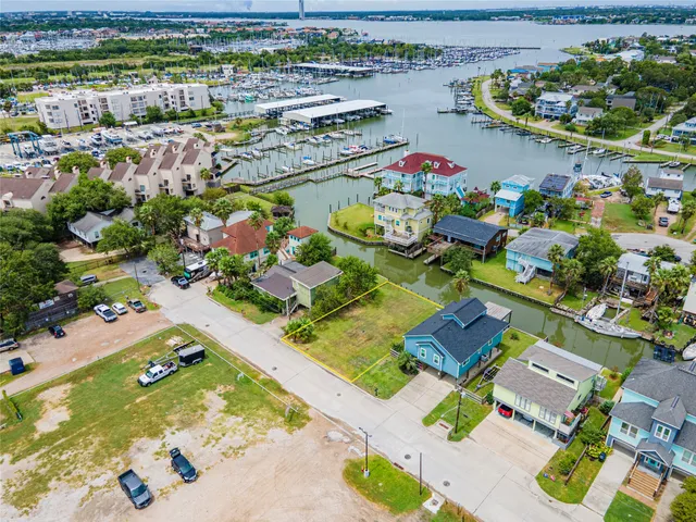 $249,000 | 1014 Aspen Road, Clear Lake Shores, TX 77565