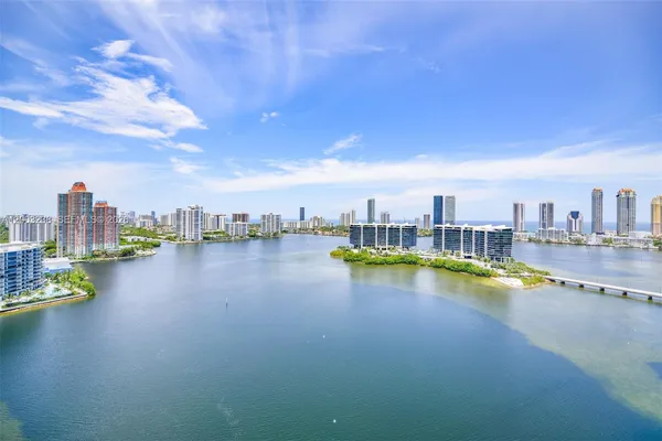 $9,900 | 3201 Northeast 183rd Street, Unit 2502, Aventura, FL 33160