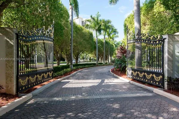 $9,900 | 3201 Northeast 183rd Street, Unit 2502, Aventura, FL 33160