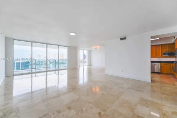 $9,900 | 3201 Northeast 183rd Street, Unit 2502, Aventura, FL 33160