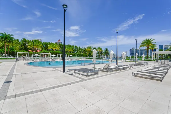 $9,900 | 3201 Northeast 183rd Street, Unit 2502, Aventura, FL 33160