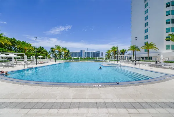 $9,900 | 3201 Northeast 183rd Street, Unit 2502, Aventura, FL 33160