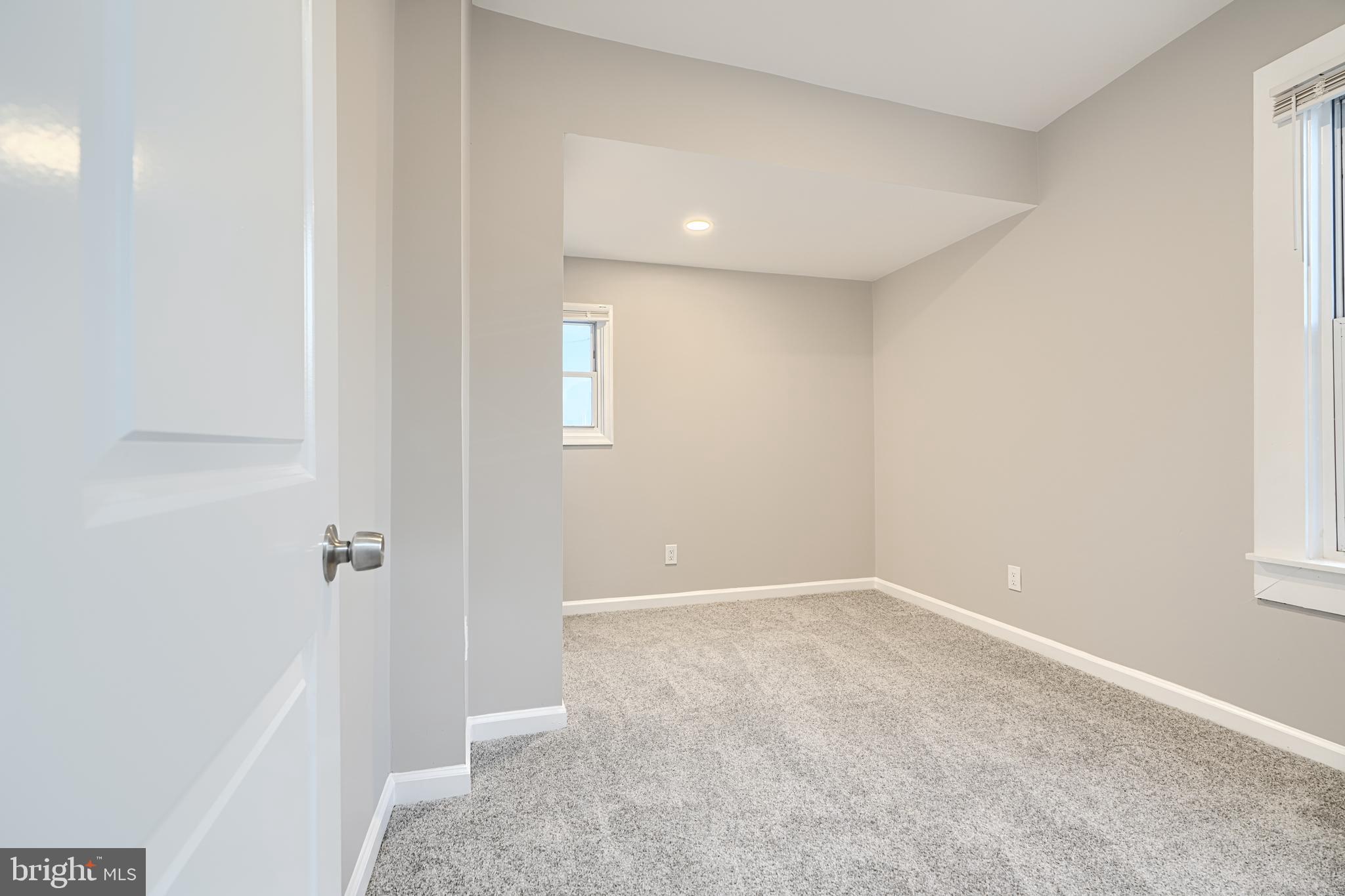 717 East Biddle Street Baltimore, MD 21202 - Photo 31 of 47 an empty room with windows